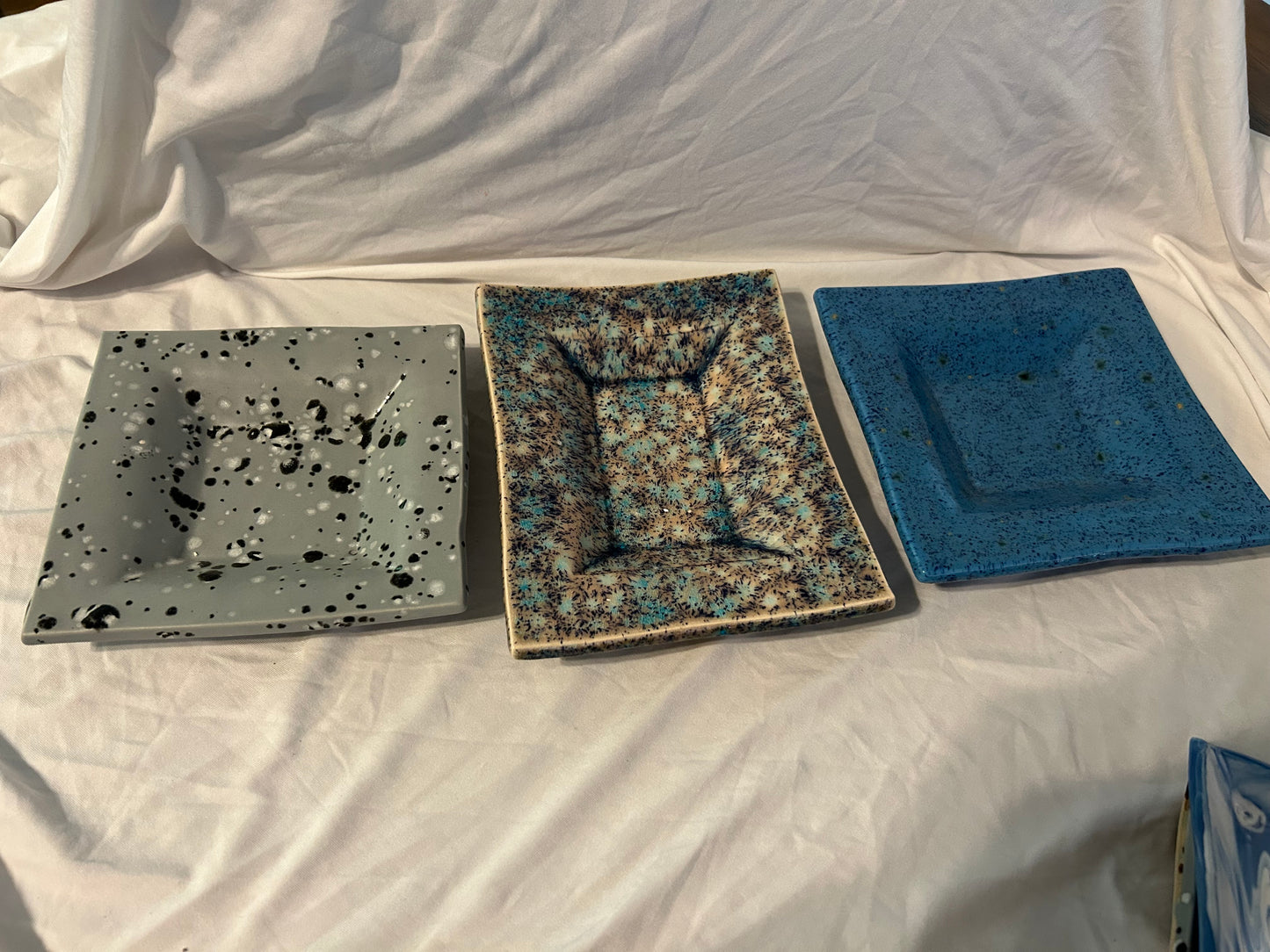 Square and rectangle dish with rim