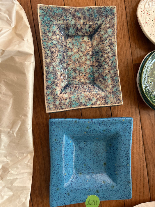 Square and rectangle dish with rim